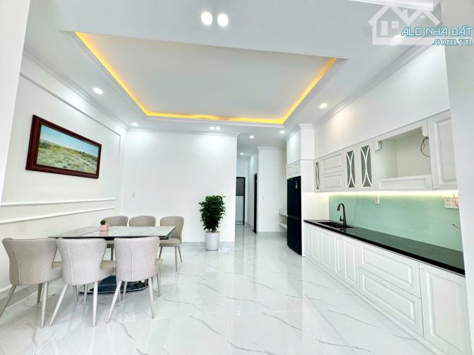 Nhà 2 Tầng Full Nội Thất Tân Cổ Điển - Thích Tịnh Khiết
