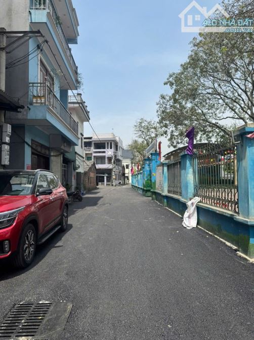 BÁN SIÊU PHẨM ĐỐI DIỆN TRƯỜNG MẦM NON Văn môn - Yên Phong - Bắc Ninh. Giá 2.98 tỷ
