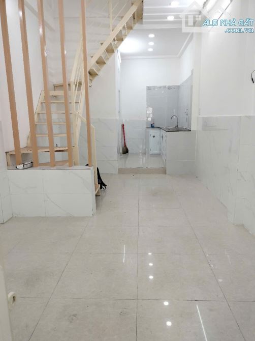 HÀNG HIẾM TẠI NGUYỄN VĂN CỪ, P2, QUẬN 5