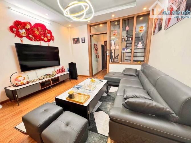MỘT CĂN DUY NHẤT43M-5 TẦNG-6 PHÒNG-HOÀNG QUỐC VIỆT-CẦU GIẤY-NHÀ DÂN XÂY- 6,6 TỶ