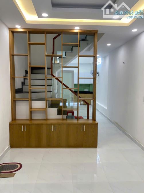 Bán nhà hẻ xe hơi 498 Lê Hồng Phong P1 Quận 10_DT: 4x12m, vuông vức_3 lầu_chỉ 12.5 tỷ