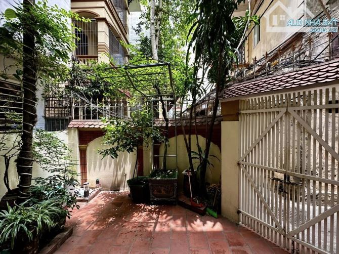 Bán nhà riêng 110m² Đường Láng – Lô góc hiếm – Vị trí vàng xây CCMN, doanh thu 200 tr/Th