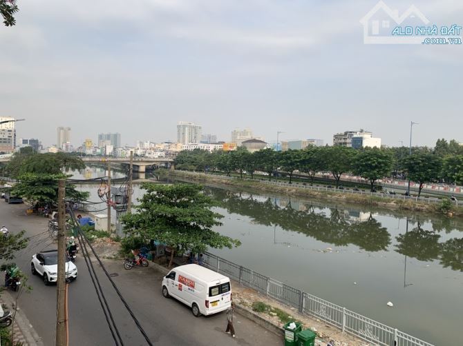 Bán gấp nhà đẹp ở ngay mặt tiền kinh doanh Ba Đình, view sông đẳng cấp, 112m2, SHR.