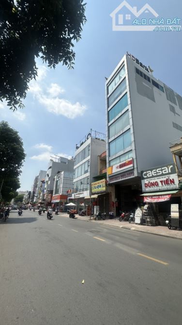 Toà nhà văn phòng 800m2 sàn. Thiết kế hiện đại. Trung tâm quận Tân Phú