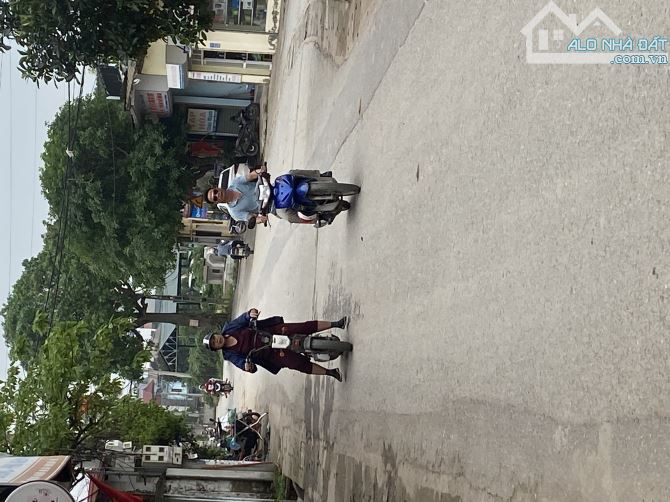 SIÊU PHẨM GẦN ỦY BAN XÃ MAI LÂM HƠN 70M.  GIÁ RẺ
