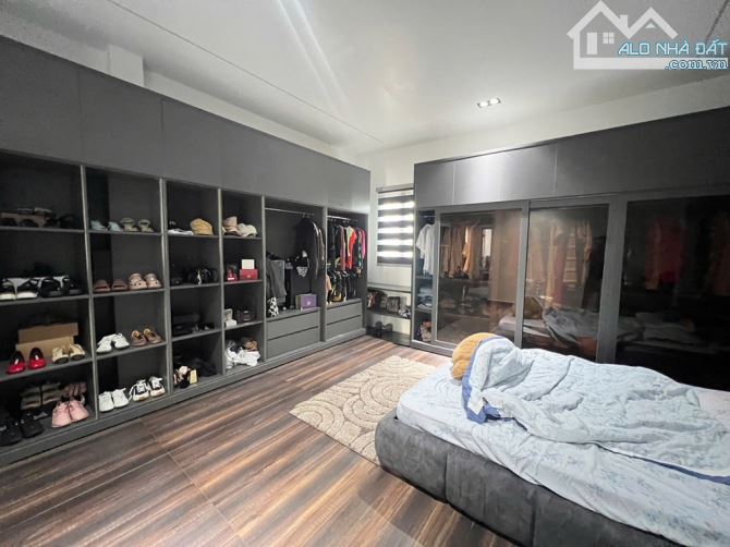 Bán nhà 3 tầng đẹp 91m2, ngay CD Công Thương Q9, hẻm oto 7 chỗ, 7.x tỉ