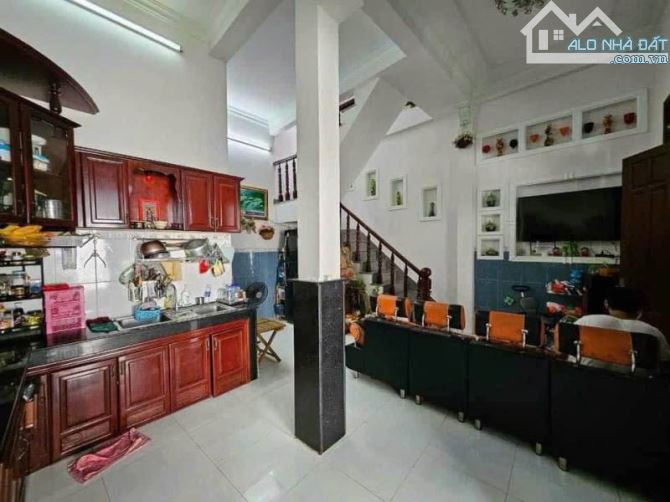 BÁN NHÀ 1 TRỆT 3 LẦU ĐƯỜNG CÔ GIANG