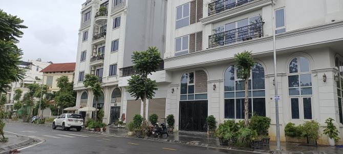 Chuyển sang Đức ở, Cần bán gấp nhà Ngọc Thụy, 175M X MT 9.5m, kinh doanh/ Phân lô đều OK