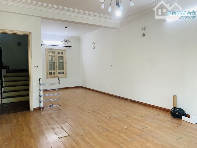 Bán Nhà Tây Tựu - Ô Tô Tránh-Đỗ-Vào Nhà - Thửa Vuông A4 - P.Lô- Ô Góc - 63m2 - 7.x Đồng
