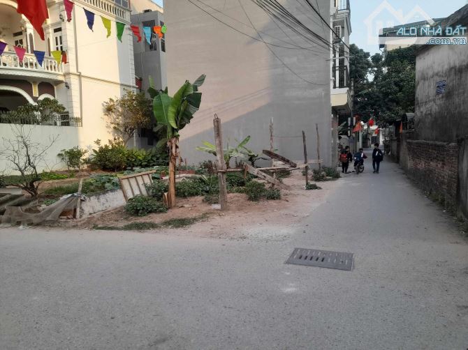 ĐẤT ĐỒNG MAI LÔ GÓC ÔTÔ ĐỖ CỬA GẦN TRƯỜNG HỌC NHỈNH 3TỶ