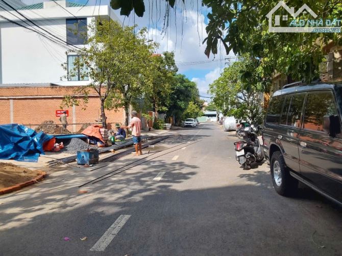 Bán lô đất đẹp hẻm 351 Quốc lộ 13 Hiệp Bình Phước Tp Thủ Đức 1.127m2 giá 70 tỷ