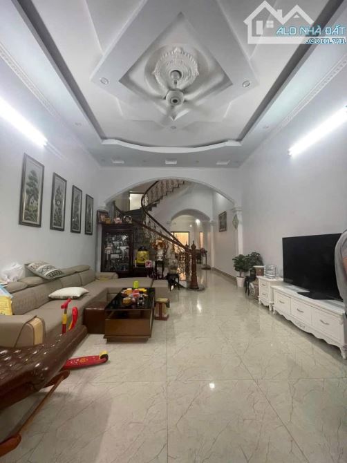 Bán nhà phố đông trà cực hiến 100m chỉ việc về ở