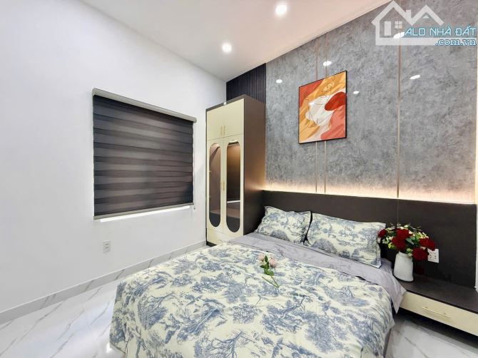 Bán gấp căn nhà mặt tiền Đất Thánh phường 6, Tân Bình 4.2x27m (113m2) 3 tầng giá 16 tỷ