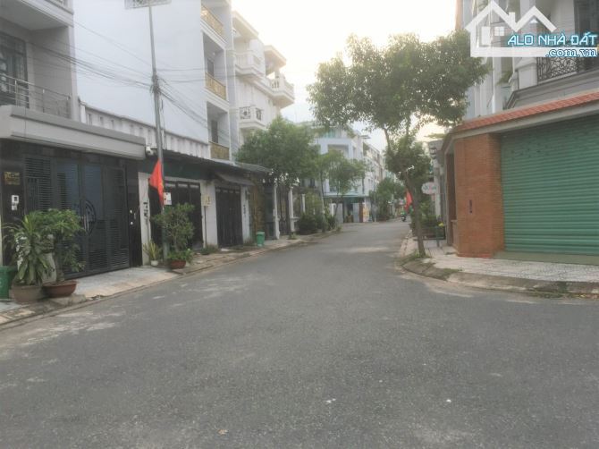 Bán đất MT đường vào khu Hà Đô Riverside, Lê Thị Riêng, Q12. DT: 10x28m, giá 16.5 tỷ tl
