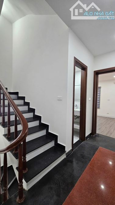 Nhà đẹp ở luôn, 7 phòng ngủ, 20m ra mặt đường Hoàng Hoa Thám, Ba Đình 53m2 giá 11.5 tỷ