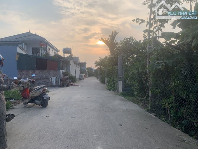 Bán lô đất hai mặt tiền .Giá rất tốt cho nhà đầu tư.50m sổ đẹp Hiền Ninh ,Sóc Sơn .