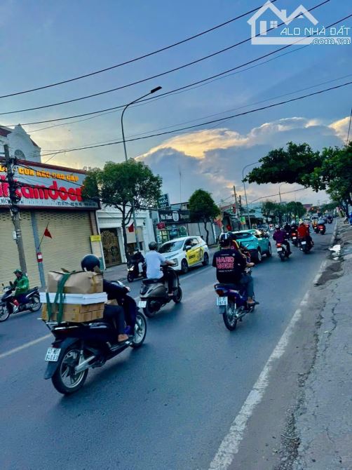 Bán nhà mặt tiền đường Lê Văn Khương, gần Hương Lộ 80B, 5*30m, C4 có lửng, vị trí đắc địa,