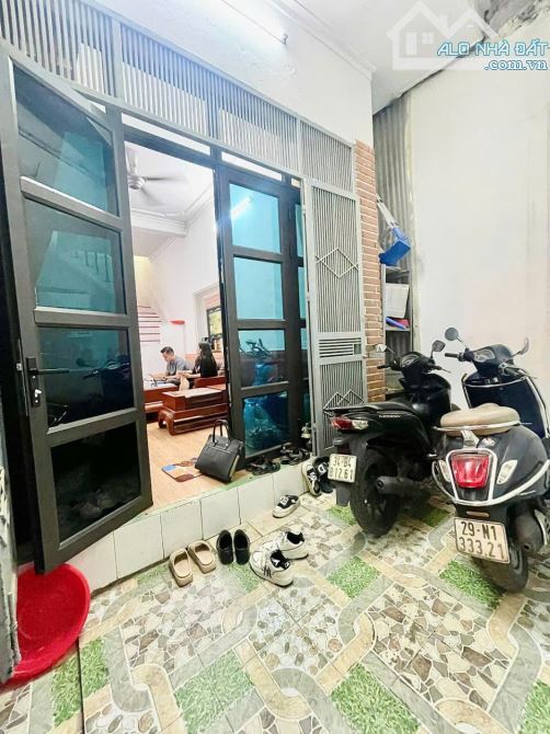 5.6 TỶ . BÁN NHÀ TT PHỐ BẠCH MAI - DT 40m2 MẶT NGÕ NÔNG GẦN Ô TÔ
