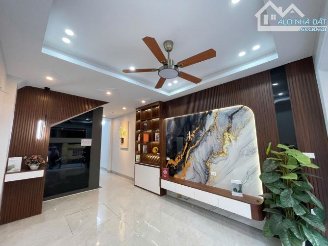 SIÊU HIẾM, bán nhà MỸ ĐÌNH - GẦN Ô TÔ, KINH DOANH, DÂN XÂY. CÓ SÂN ĐỂ XE. Chỉ 6 tỷ.