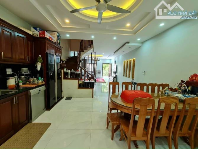 BÁN NHÀ LIỀN KỀ VĂN KHÊ, VỊ TRÍ KINH DOANH, NHÀ ĐẸP, 83M2, GIÁ RẺ CHỈ NHỈNH 17 TỶ.