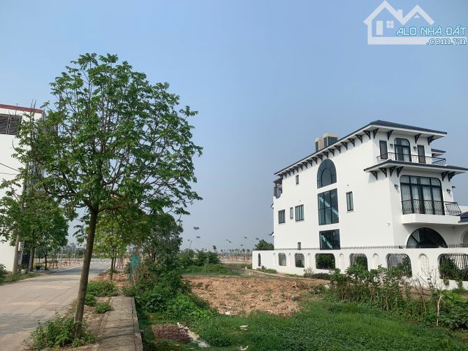 Hàng đẹp Đồng Sậy! 65m, mặt tiền 5m, đường 8m, vỉ hè 2m, chỉ 11xtr/m