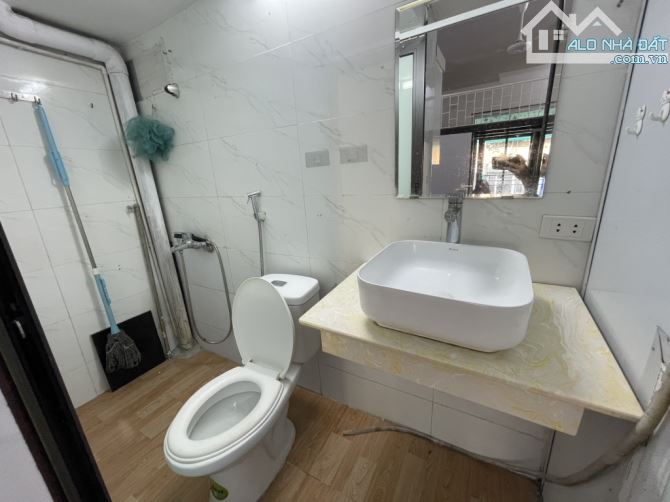 BÁN NHÀ TẬP THỂ PHỐ MINH KHAI – Ô TÔ ĐỖ CỬA – TẦNG 3 – GIÁ TỐT  Diện tích sử dụng: 70m²