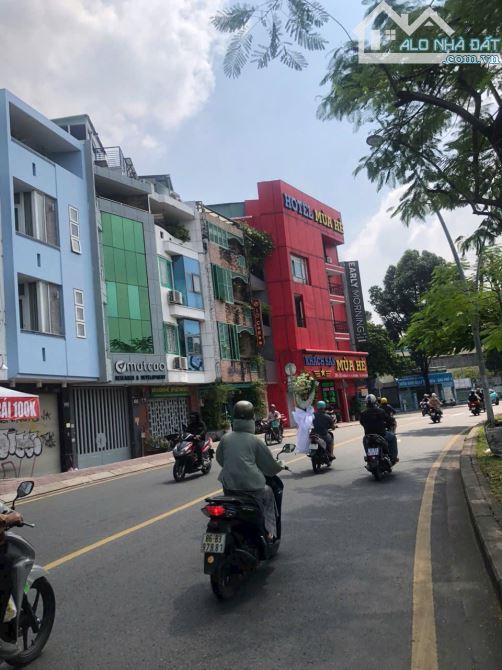 Bán nhà Mặt tiền khu đường Hoa, Diện tích 4 x 16m vuông vức, Giá 22 tỷ