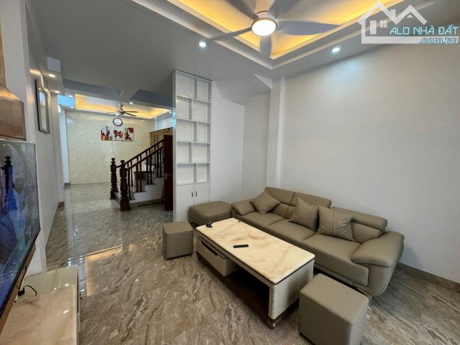 BÁN NHÀ NGỌC THUỴ,HÀNG SÓT LẠI,43M,MT3,6M,5Tầng,4PN,FULL NỘI THẤT XỊN XÒ,Ô TÔ GẦN, AN SINH