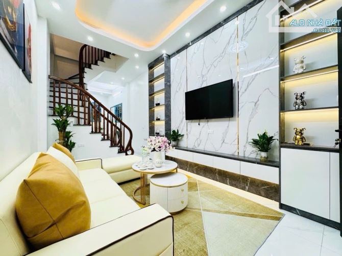 Bán nhà Thanh Nhàn, nhà đẹp full nội thất, ngõ ba gác, thông tứ tung, giá loanh quanh 5 tỷ