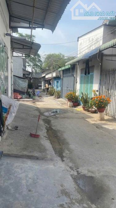 DÃY NHÀ TRỌ 6 PHÒNG CẦN BÁN , 115M2 , SÁT CẦU LỚN HÓC MÔN , KCN ĐỨC HÒA