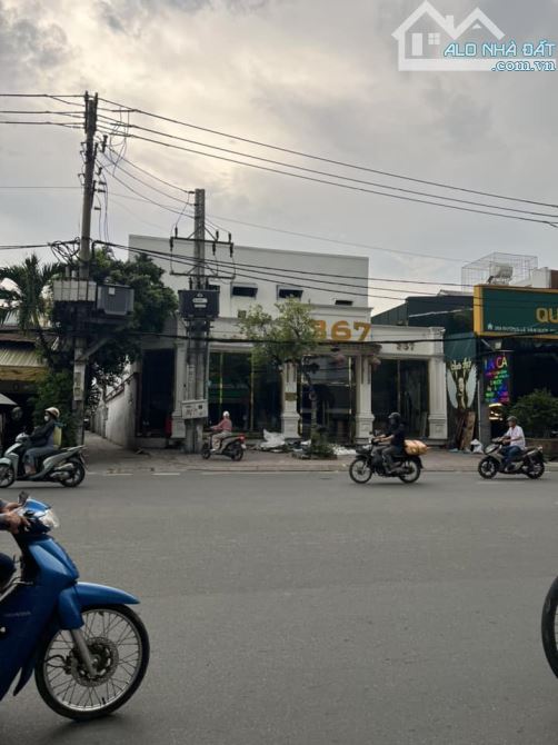 CHo thuê mbkd mặt tiền đường Tỉnh lộ 10 dt 14x22m vị trí kd đắc đia