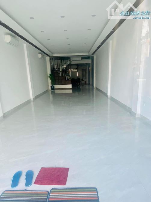 CHO THUÊ NHÀ 3 TẦNG ĐƯỜNG NGUYỄN VĂN LINH- SÁT CẦU RỒNG - NHÀ MỚI ĐẸP