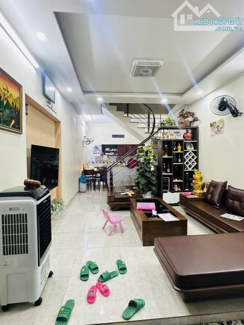 Bán nhà 3 tầng, 42m, ô tô tại Sở Dầu, Hồng Bàng chỉ 3,x tỷ.
