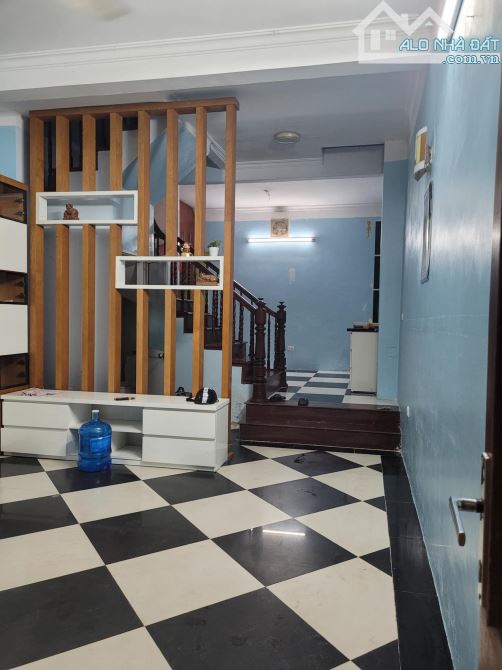 BÁN NHÀ 4 TẦNG NGÕ THÔNG ÔTÔ ĐỖ SÁT CỬA, PHÂN LÔ QUÂN ĐỘI PHỐ HOÀNG VĂN THÁI – THANH XUÂN.