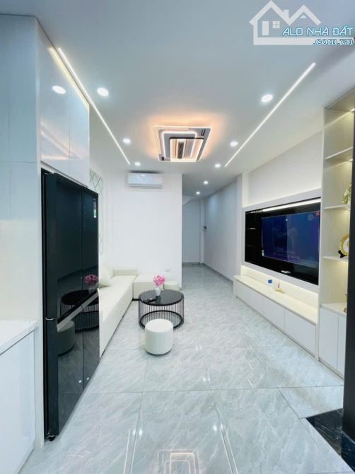 Cần bán gấp nhà đẹp Định Công Hạ – 6 tầng thang máy – Ô tô đỗ cửa – Sổ đỏ chính chủ