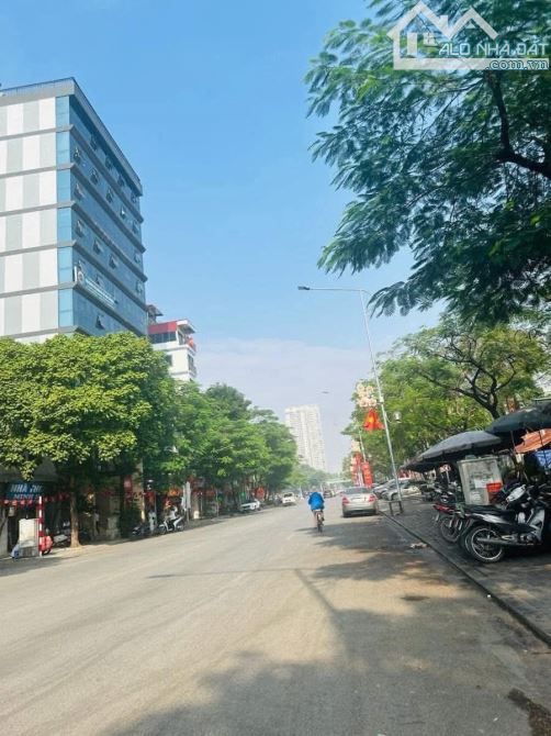 SIÊU BIỆT THỰ LÔ GÓC VIP TÂY HỒ – 432m² x 3 TẦNG – MẶT TIỀN 17M – GIÁ 180 TỶ (TL)