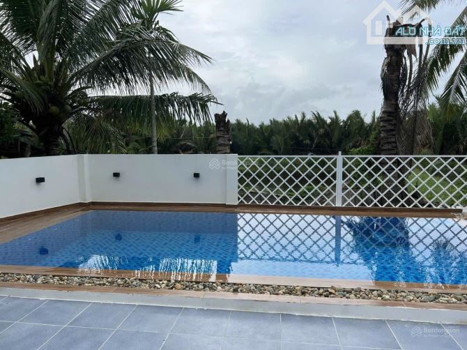 Nhà sẵn 2 tầng thuận tiện kinh doanh lưu trú, có hồ bơi, view dừa nước mát mẻ