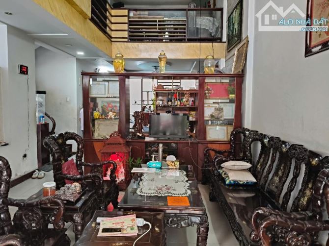 BIỆT THỰ BÌNH THẠNH 3 TẦNG - XE HƠI THÔNG - GẦN CHỢ BÀ CHIỂU - 176M2 - NGANG ĐẸP 8M