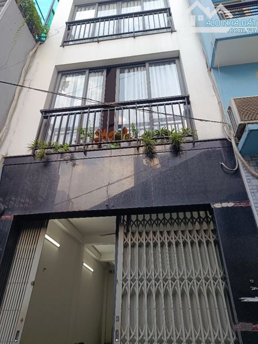 CÁCH MẶT TIỀN 30M - 4 TẦNG ĐỀ THÁM CÔ GIANG QUẬN 1 DT: 3.8*8M- 7 TỶ 7