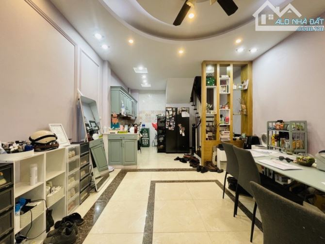 BÁN NHÀ ĐỘI CẤN - Ô TÔ ĐỖ CỔNG - NHÀ ĐẸP Ở LUÔN - TẶNG FULL NỘI THẤT GẮN TƯỜNG.