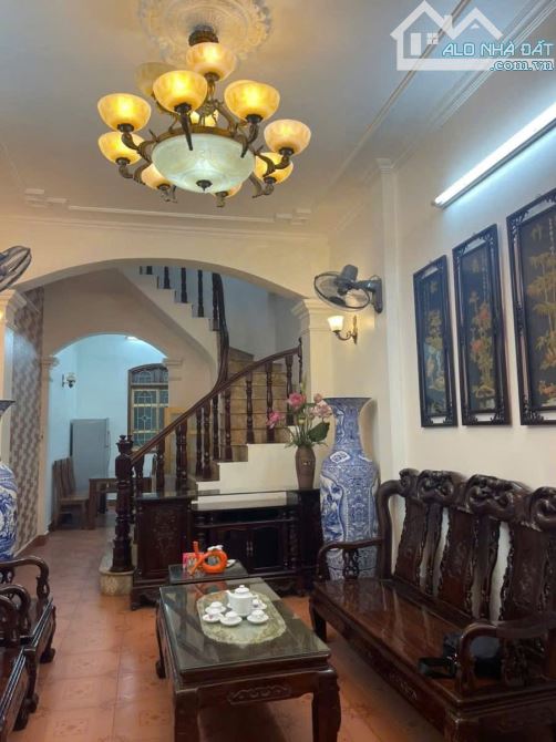 Cho thuê nhà nguyên căn ngõ 198 Dương Văn Bé, 4 tầng x 50m2, 4 ngủ, 13 Triệu