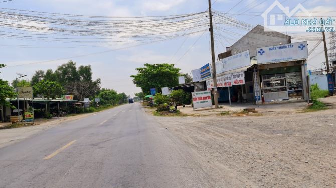Bán đất 47 x42m (2.170m2) xã Hựu Thạnh, Đức Hòa, Long An giá 5.6 tỷ đường xe hơi