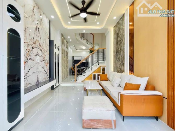 Đi nước ngoài định cư, bán gấp nhà ngay Khuông Việt, Tân Phú. Giá: 2 Tỷ 850 / 52m2. SHR