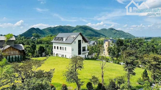 Sẵn hạ tầng đẹp khu làng châu âu, diện tích 585m 3 mặt đường, oto tránh khuôn viên đẹp
