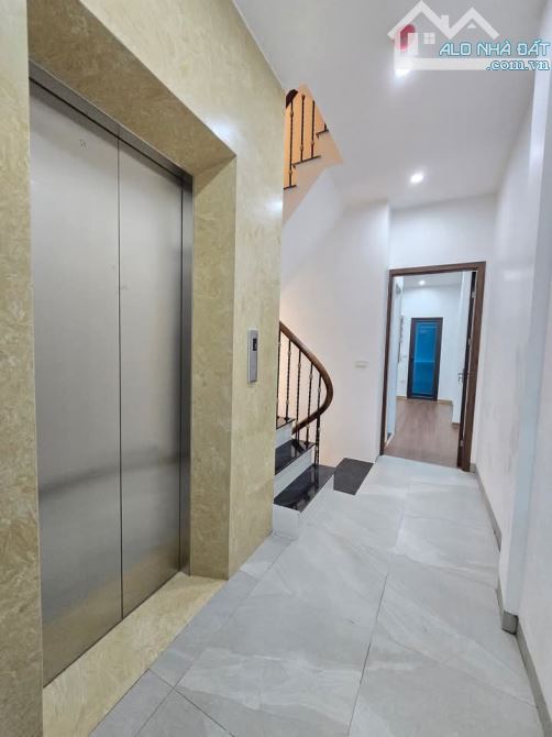Nhà 5 tầng thang máy,ngõ phố Yên Lãng mới tinh,gần phố .