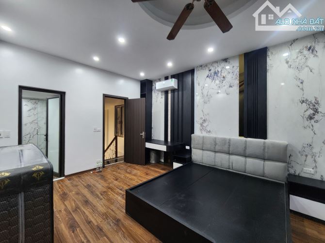 GIẢM CHÀO 5 TỶ NHÀ 5 TẦNG ĐẸP MẶT NGÕ Ô TÔ KINH DOANH ĐƯỜNG ĐÀO TẤN 45M2, MT3,5M, 10,8 TỶ.