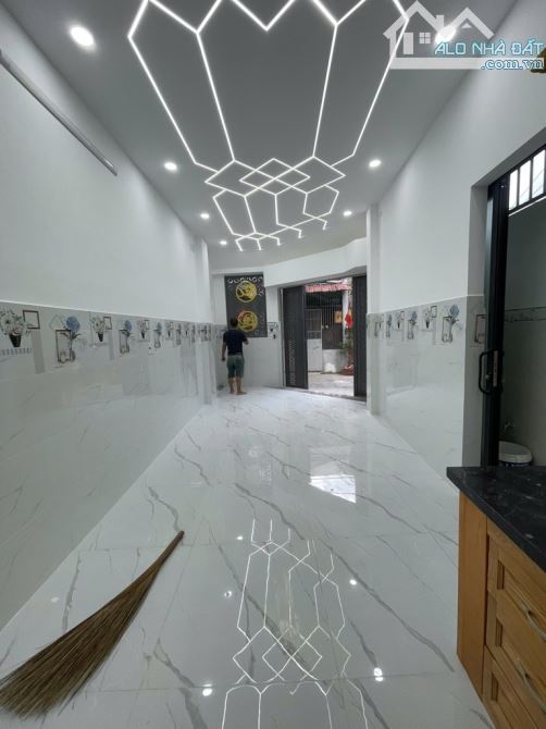 BÁN NHÀ BÌNH TÂN – 4 TẦNG – LÔ GÓC 2 MẶT TIỀN – HẺM XE HƠI – CHỈ 5.1 TỶ