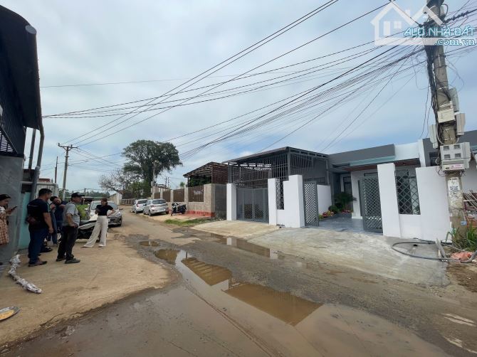 Bán nhà xây mới 100% sau lưng chợ Eakao chỉ 1.5 tỷ