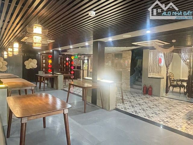 Cần bán nhà 8 tầng Sư Vạn Hạnh, P12, Q10 | DT lớn 212m² | Có thuê sẵn | Giá 75 tỷ