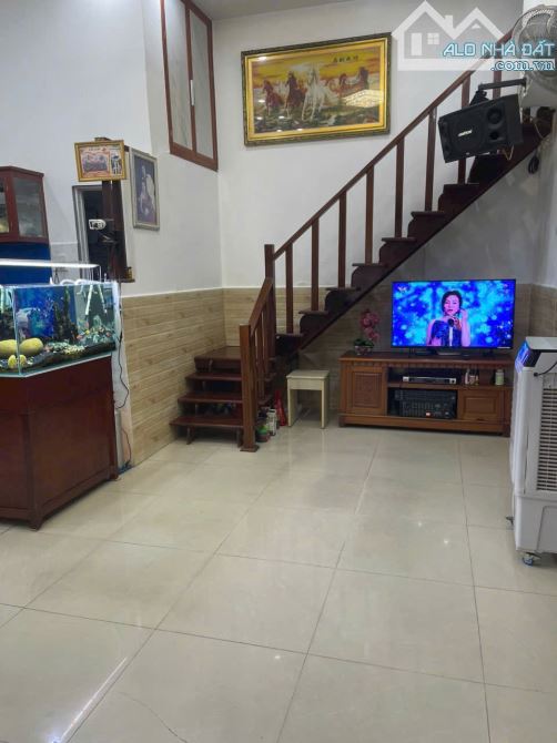 Bán nhà mê lửng đúc kiệt ô tô Đinh Tiên Hoàng, cách đường chính chỉ vài căn nhà